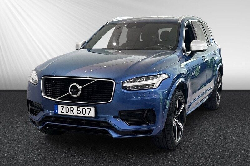 Blå Begagnad 2018 Volvo XC90 R-Design SUV | 369 800 kr (Bra pris) - Bild 1/4
