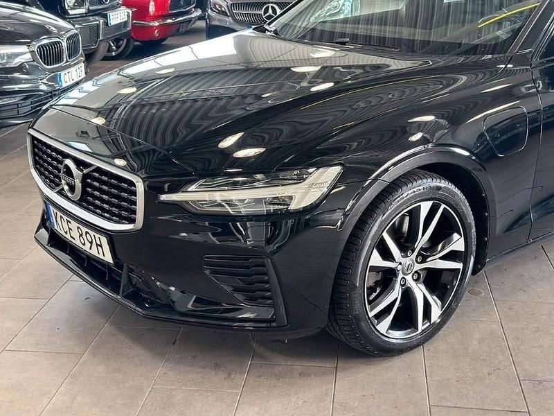 Begagnad Volvo V60 R-Design 392 HK (288 kW) 2020 Svart Kombi