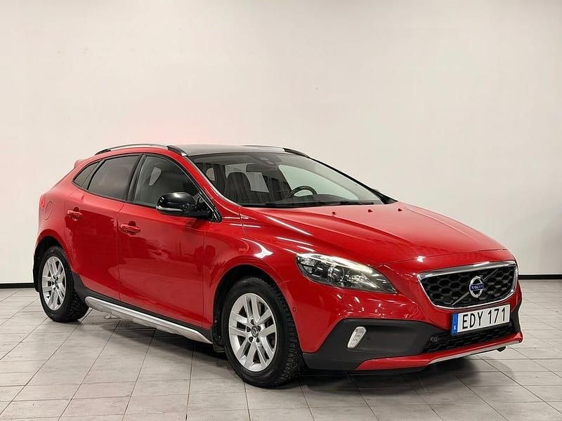 Begagnad Volvo V40 CC Summum 254 HK (186 kW) 2014 Röd Kombi