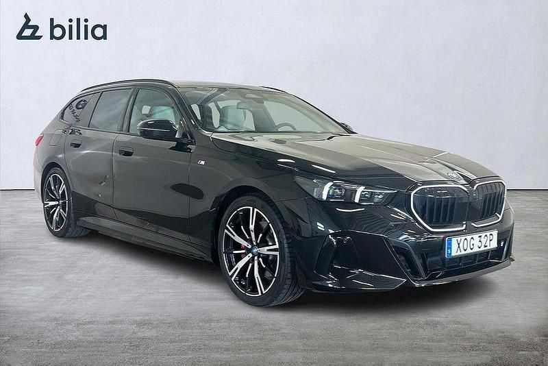 Svart Begagnad 2025 BMW 530e M Sport Kombi | 699 000 kr (Lite dyr) - Bild 1/4
