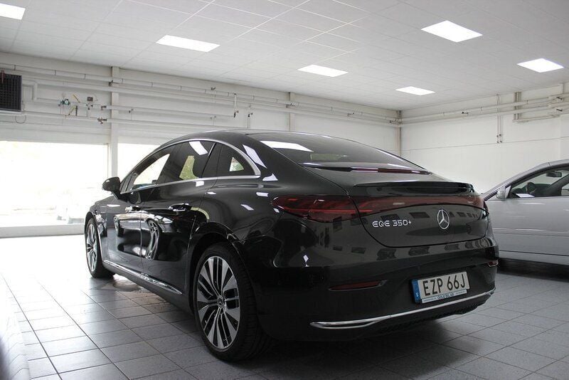 Begagnad Mercedes EQE350 Premium 215 kW (293 HK) 2022 Grå (grafitgråmetallic) Sedan
