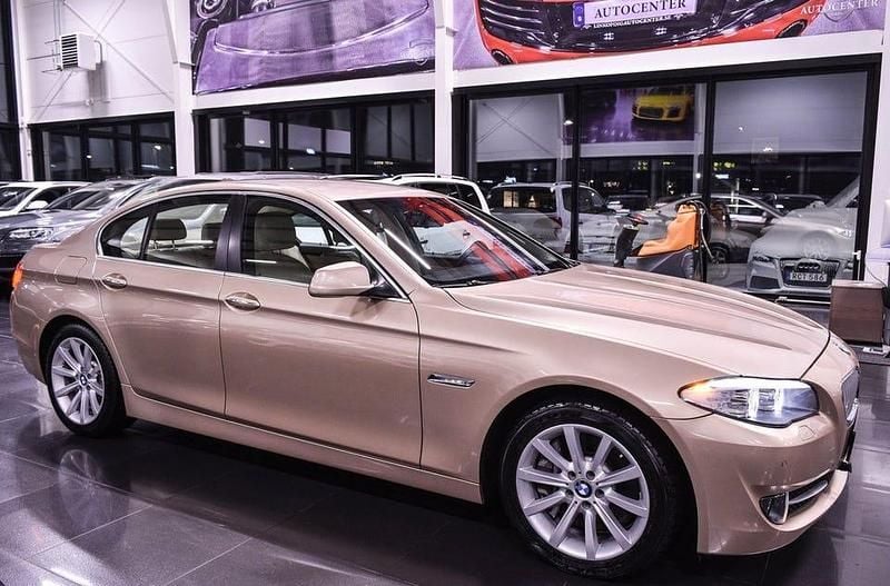 Begagnad BMW 550 408 HK (300 kW) 2012 Ljusbrun Sedan