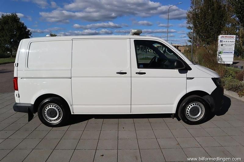 Vit ofärgade Begagnad 2018 VW T6 Van | 149 900 kr (Superpris) - Bild 1/4