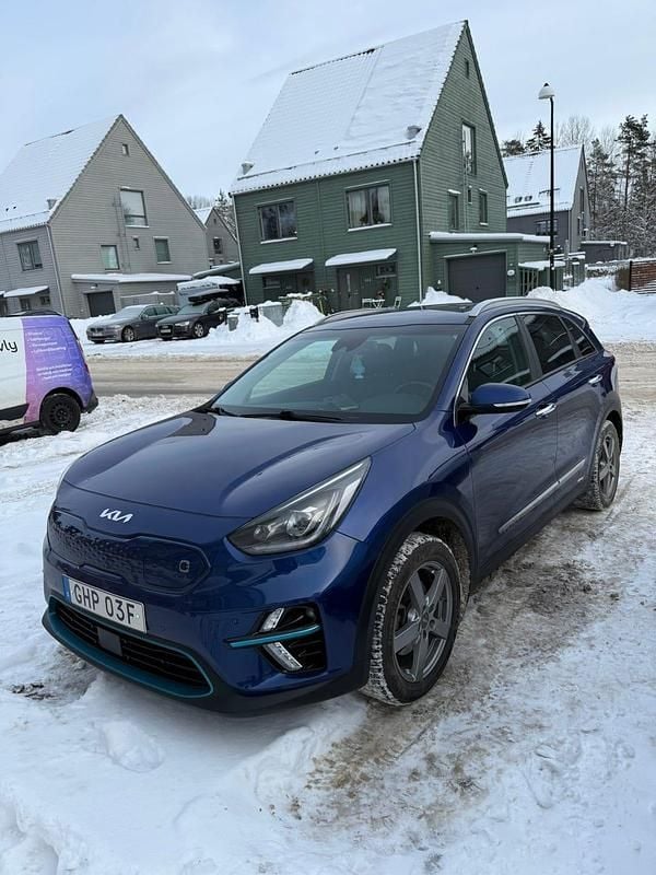 Begagnad 2022 Kia e-Niro SUV | 289 900 kr (Marknadspris) - Bild 1/4