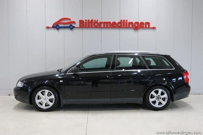 Svart samma som bilen Begagnad 2003 Audi A4 Kombi | 24 900 kr (Marknadspris) - Bild 1/4