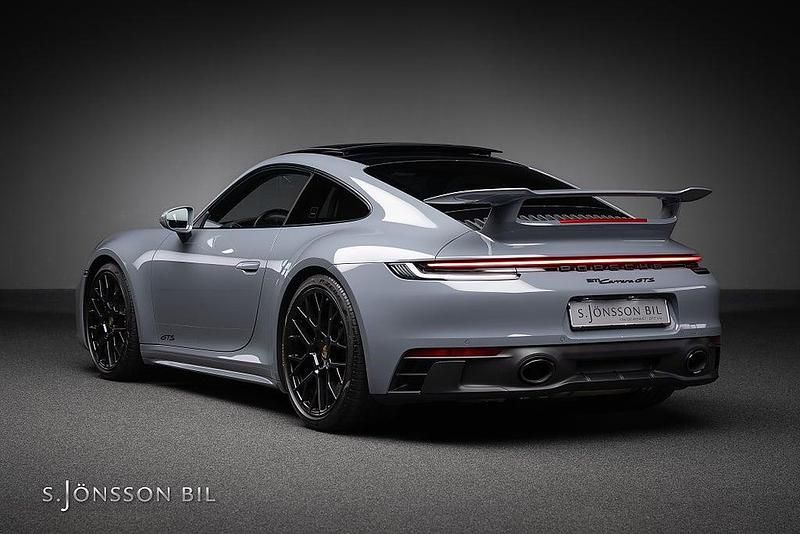 Begagnad Porsche 911 Carrera GTS 480 HK (353 kW) 2023 Arctic grey