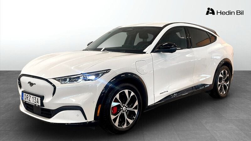 Vit Begagnad 2022 Ford Mustang Mach-E Standard Range SUV | 499 900 kr - Bild 1/4