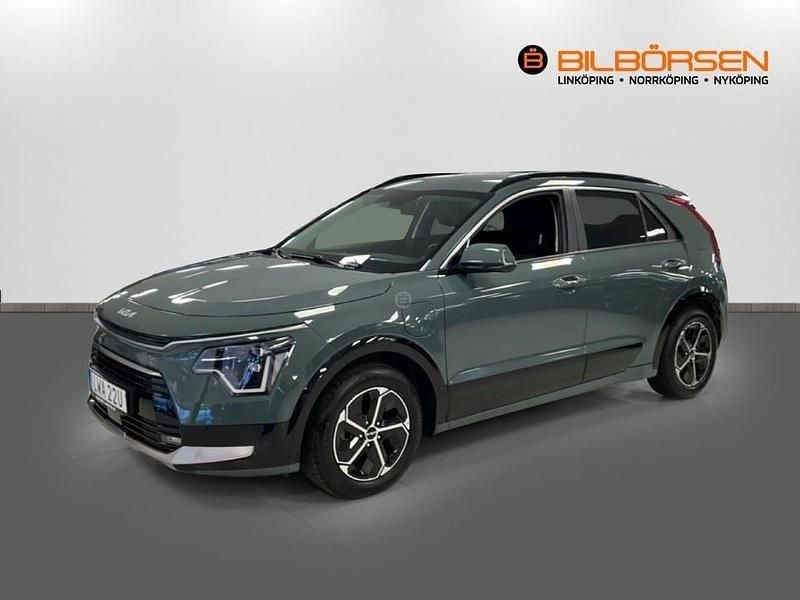 /cge/ cityscape green Begagnad 2023 Kia Niro Advance SUV | 329 900 kr (Dyr) - Bild 1/4