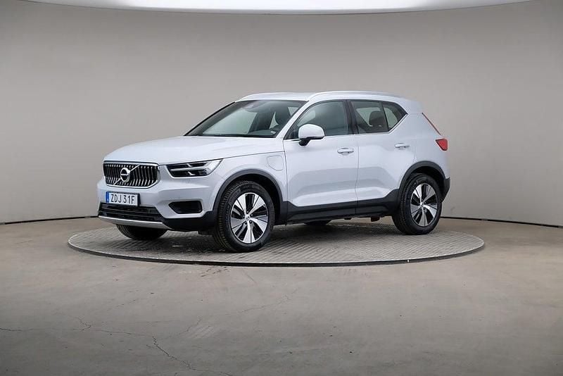 Silver Begagnad 2021 Volvo XC40 Inscription SUV | 339 000 kr (Marknadspris) - Bild 1/4