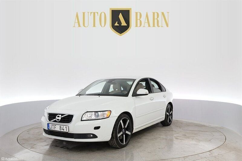 Vit Begagnad 2010 Volvo S40 Summum Sedan | 104 700 kr (Dyr) - Bild 1/4
