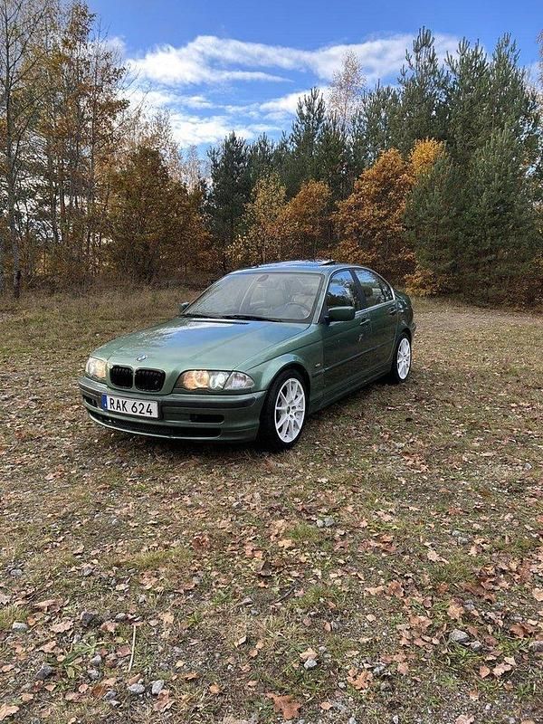 Grön Begagnad 2000 BMW 328 Sedan | 40 000 kr - Bild 1/4
