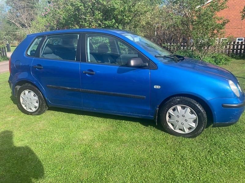 Begagnad 2004 VW Polo Halvkombi | 20 000 kr (Marknadspris) - Bild 1/4