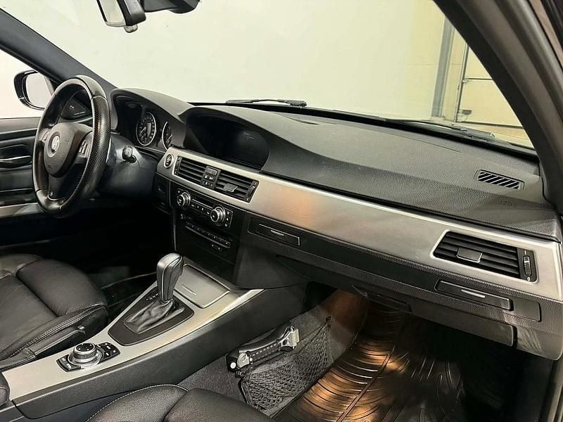 Begagnad BMW 325 M Sport 218 HK (160 kW) 2012 Svart Kombi