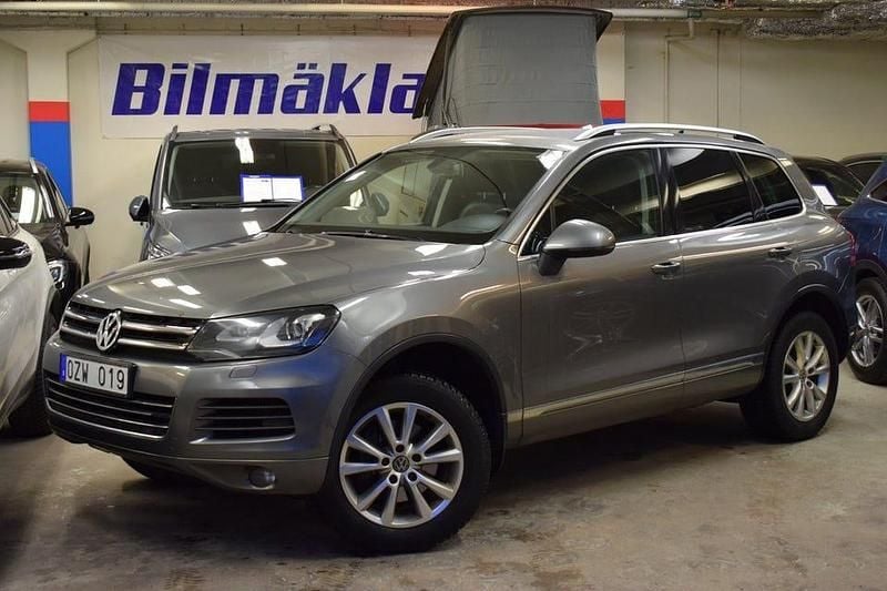 Ljusgrå Begagnad 2013 VW Touareg S SUV | 119 000 kr (Marknadspris) - Bild 1/4