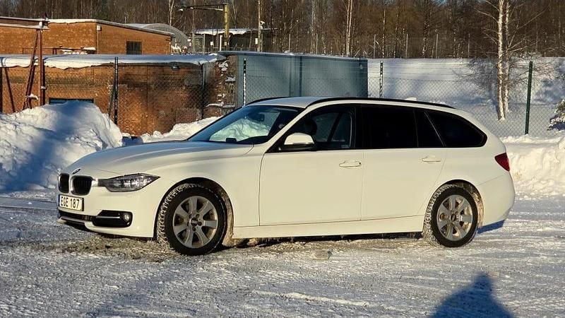 Begagnad 2013 BMW 320 Kombi | 129 000 kr (Marknadspris) - Bild 1/4