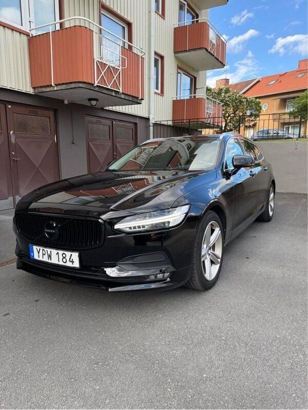 Svart Begagnad 2018 Volvo V90 Momentum Kombi | 210 000 kr (Marknadspris) - Bild 1/4
