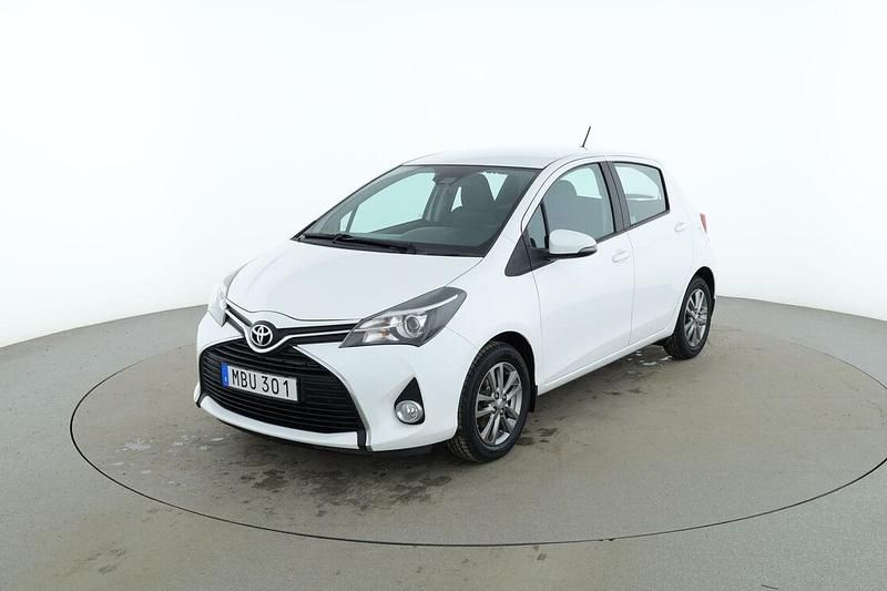 Vit Begagnad 2015 Toyota Yaris Active Halvkombi | 102 000 kr (Marknadspris) - Bild 1/3