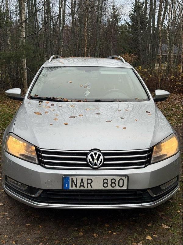 Silver Begagnad 2013 VW Passat Kombi | 45 000 kr (Superpris) - Bild 1/4