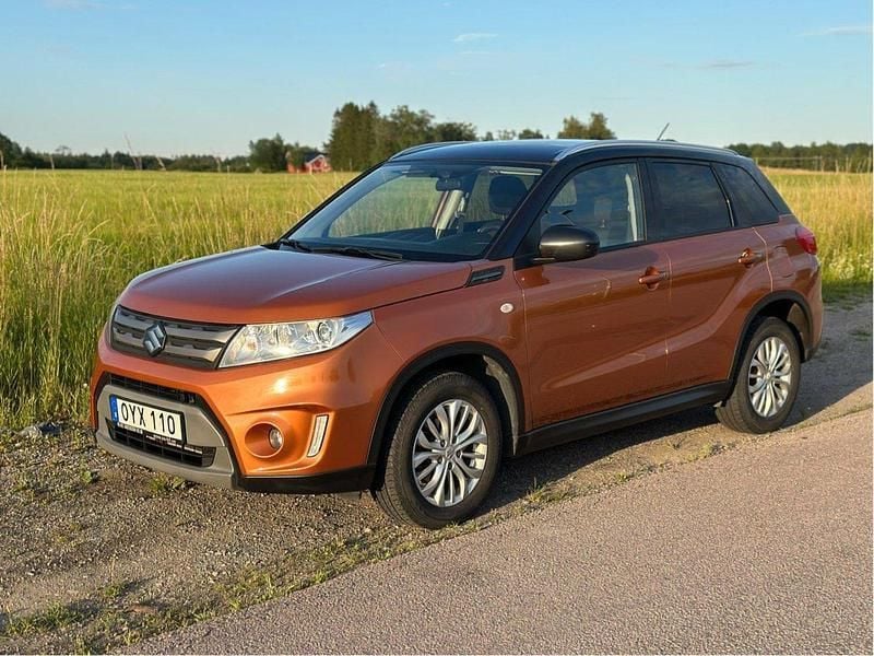 Orange Begagnad 2015 Suzuki Vitara GL SUV | 150 000 kr - Bild 1/4