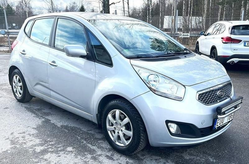 Silver Begagnad 2011 Kia Venga Comfort Halvkombi | 59 900 kr (Marknadspris) - Bild 1/4