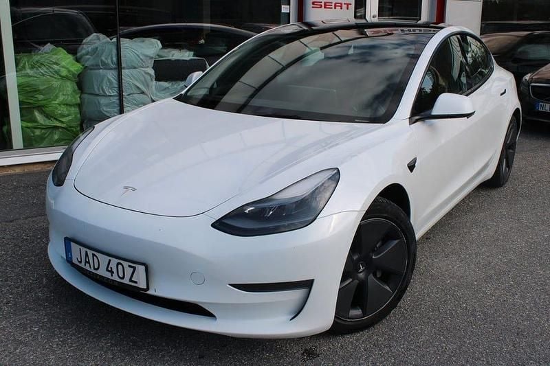 Vit Begagnad 2023 Tesla Model 3 Long Range AWD Sedan | 289 900 kr (Bra pris) - Bild 1/4