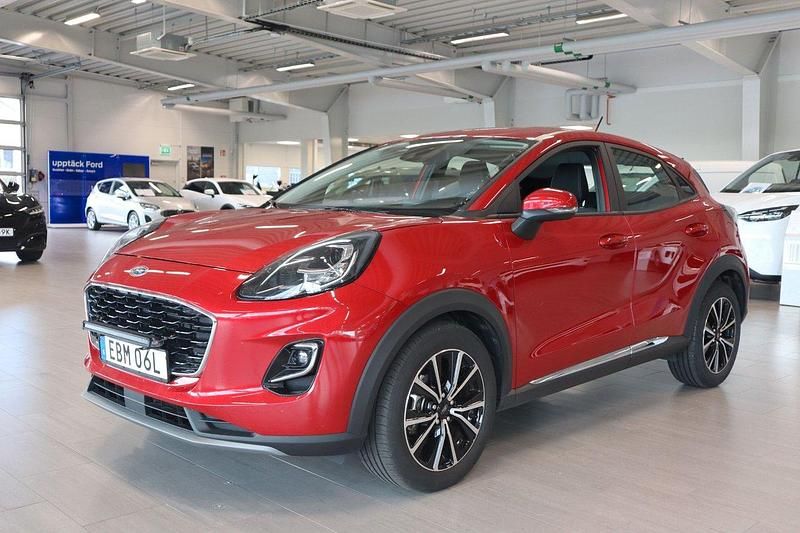 Röd Begagnad 2022 Ford Puma Gen-E Titanium SUV | 244 800 kr - Bild 1/4