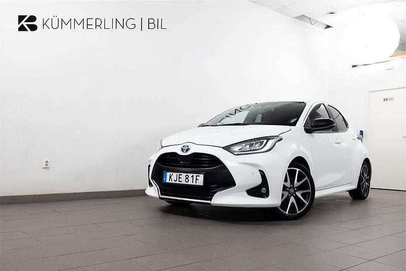 Vit Begagnad 2022 Toyota Yaris Hybrid Style Halvkombi | 159 900 kr (Bra pris) - Bild 1/4