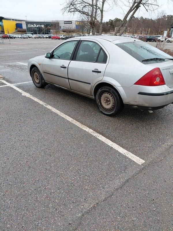 Begagnad Ford Mondeo 145 HK (106 kW) 2003 Halvkombi