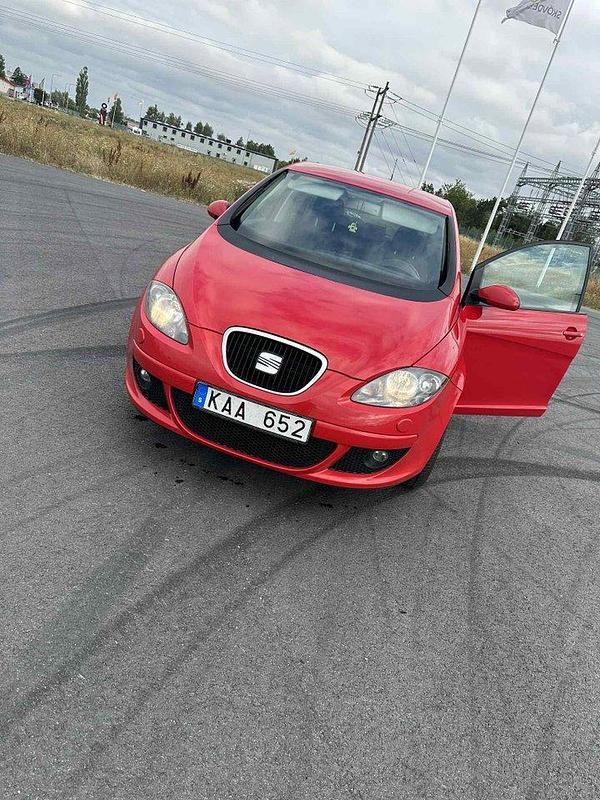 Röd Begagnad 2009 Seat Altea Minibuss | 35 000 kr - Bild 1/4