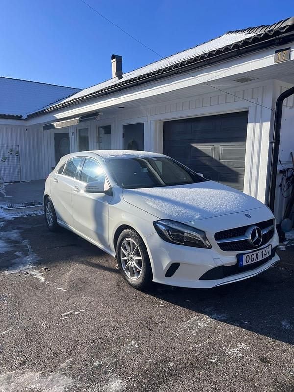 Begagnad Mercedes A180 Urban 122 HK (89 kW) 2017