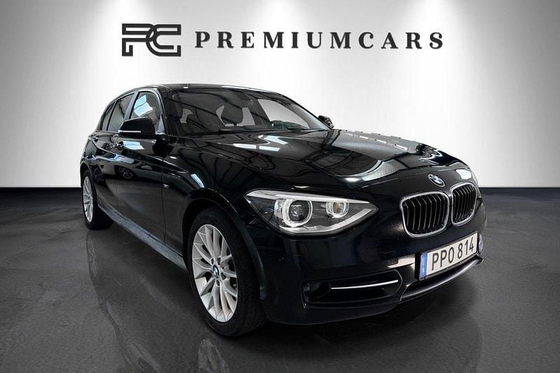 Svart Begagnad 2014 BMW 116 Sport Line Halvkombi | 82 900 kr (Marknadspris) - Bild 1/4