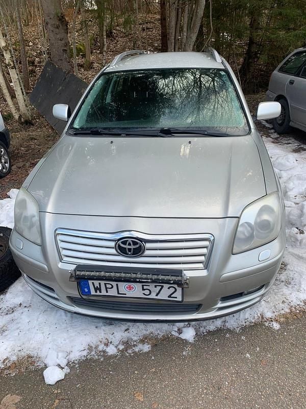 Begagnad 2005 Toyota Avensis Kombi | 18 000 kr (Marknadspris) - Bild 1/4