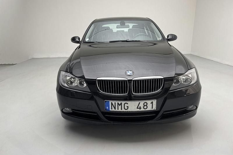 Begagnad BMW 330 231 HK (169 kW) 2007 Svart Sedan