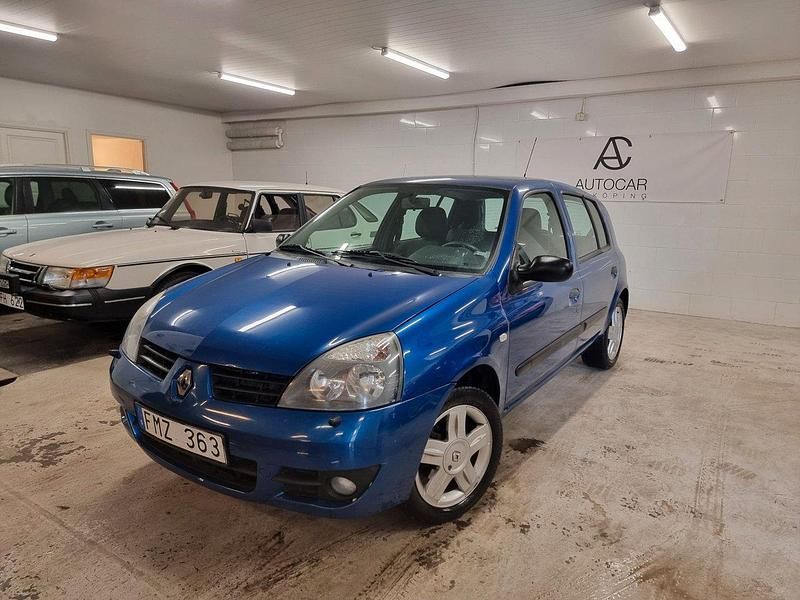 Mörkblå Begagnad 2007 Renault Clio R.S. Halvkombi | 27 900 kr (Marknadspris) - Bild 1/4