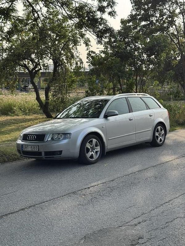 Silver Begagnad 2004 Audi A4 Comfort Kombi | 19 900 kr (Bra pris) - Bild 1/4