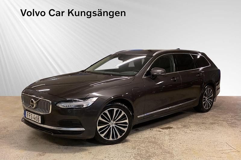 Begagnad Volvo V90 Core 350 HK (257 kW) 2022 Grå Kombi