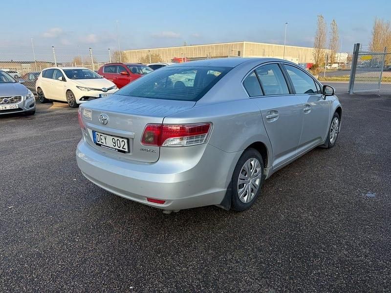 Begagnad Toyota Avensis 147 HK (108 kW) 2010 Silver Sedan