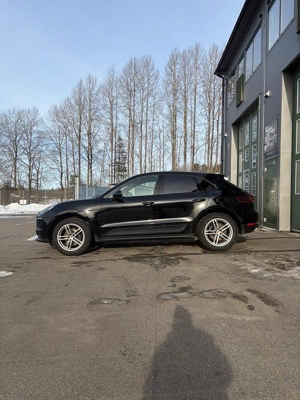Begagnad Porsche Macan 252 HK (185 kW) 2017 Svart SUV