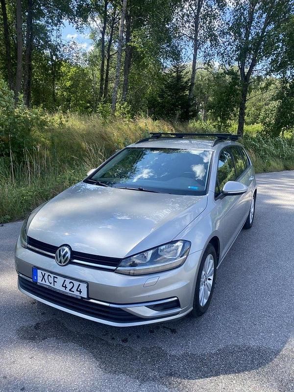 Silver Begagnad 2017 VW Golf VII Kombi | 130 000 kr (Marknadspris) - Bild 1/4