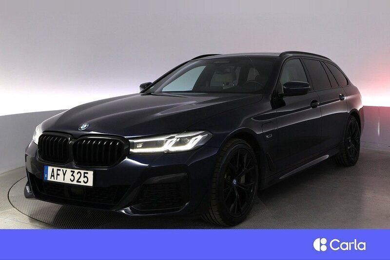 Blå Begagnad 2023 BMW 530e M Sport Kombi | 416 900 kr (Lite dyr) - Bild 1/4