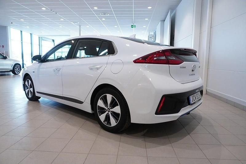 Begagnad Hyundai Ioniq Edition+ 105 HK (77 kW) 2018 Vit Halvkombi