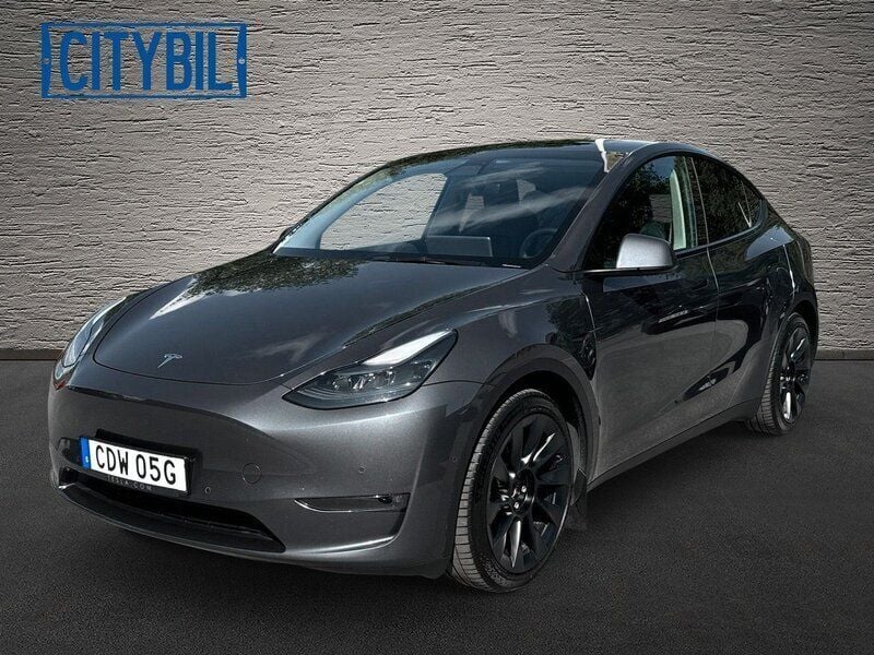 Grå Begagnad 2022 Tesla Model Y Long Range SUV | 364 900 kr (Superpris) - Bild 1/4