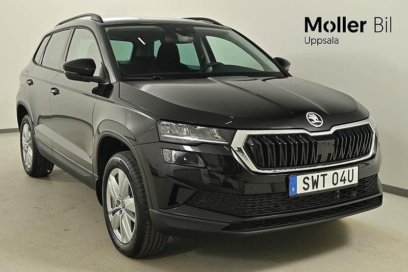 Svart Ny 2026 Skoda Karoq SUV | 364 800 kr (Marknadspris) - Bild 1/4