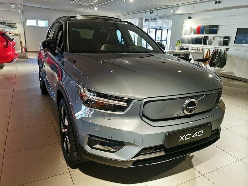 Grå Begagnad 2021 Volvo XC40 SUV | 719 900 kr - Bild 1/4