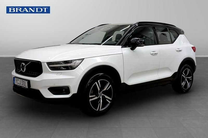 Vit Begagnad 2020 Volvo XC40 R-Design SUV | 325 900 kr (Lite dyr) - Bild 1/4