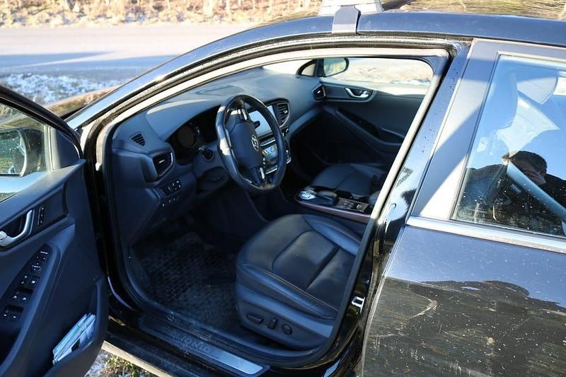 Begagnad Hyundai Ioniq 88 kW (120 HK) 2018 Halvkombi