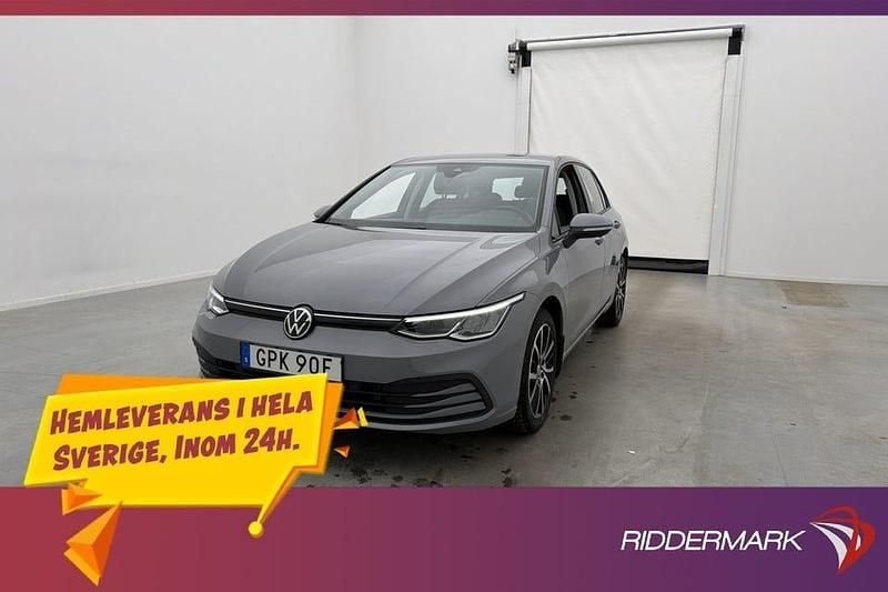 Grå Begagnad 2021 VW Golf VIII Halvkombi | 209 800 kr (Marknadspris) - Bild 1/3