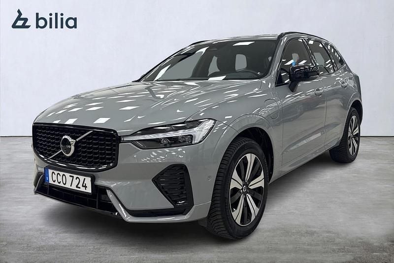 Grå Begagnad 2023 Volvo XC60 Plus SUV | 499 000 kr (Marknadspris) - Bild 1/3