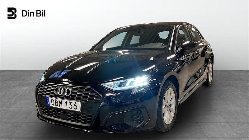 Svart Begagnad 2022 Audi A3 Sportback Proline Halvkombi | 224 000 kr (Marknadspris) - Bild 1/4