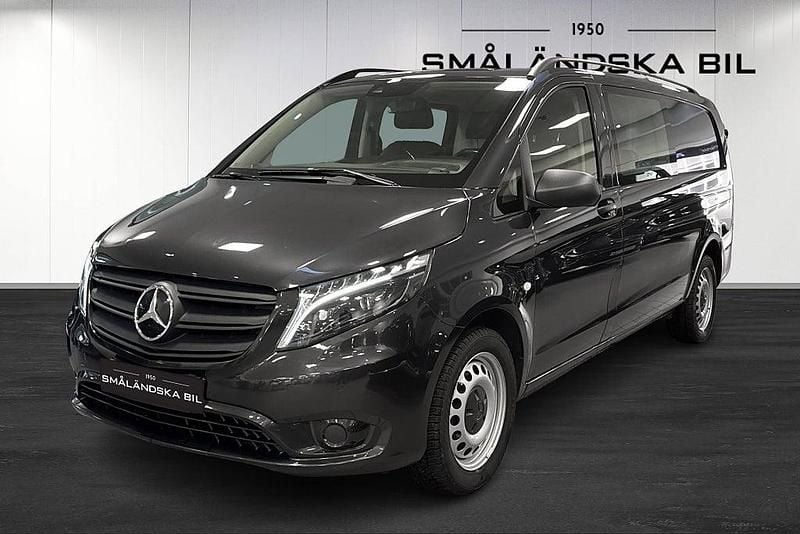 Grå Begagnad 2023 Mercedes Vito Edition 1 Van | 409 000 kr (Lite dyr) - Bild 1/4